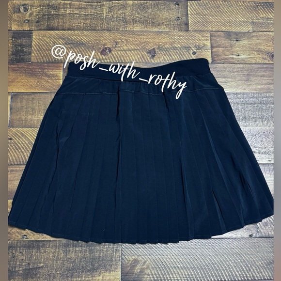 Spanx Booty Boost Pleated 14” Skort, NWT - Picture 8 of 10